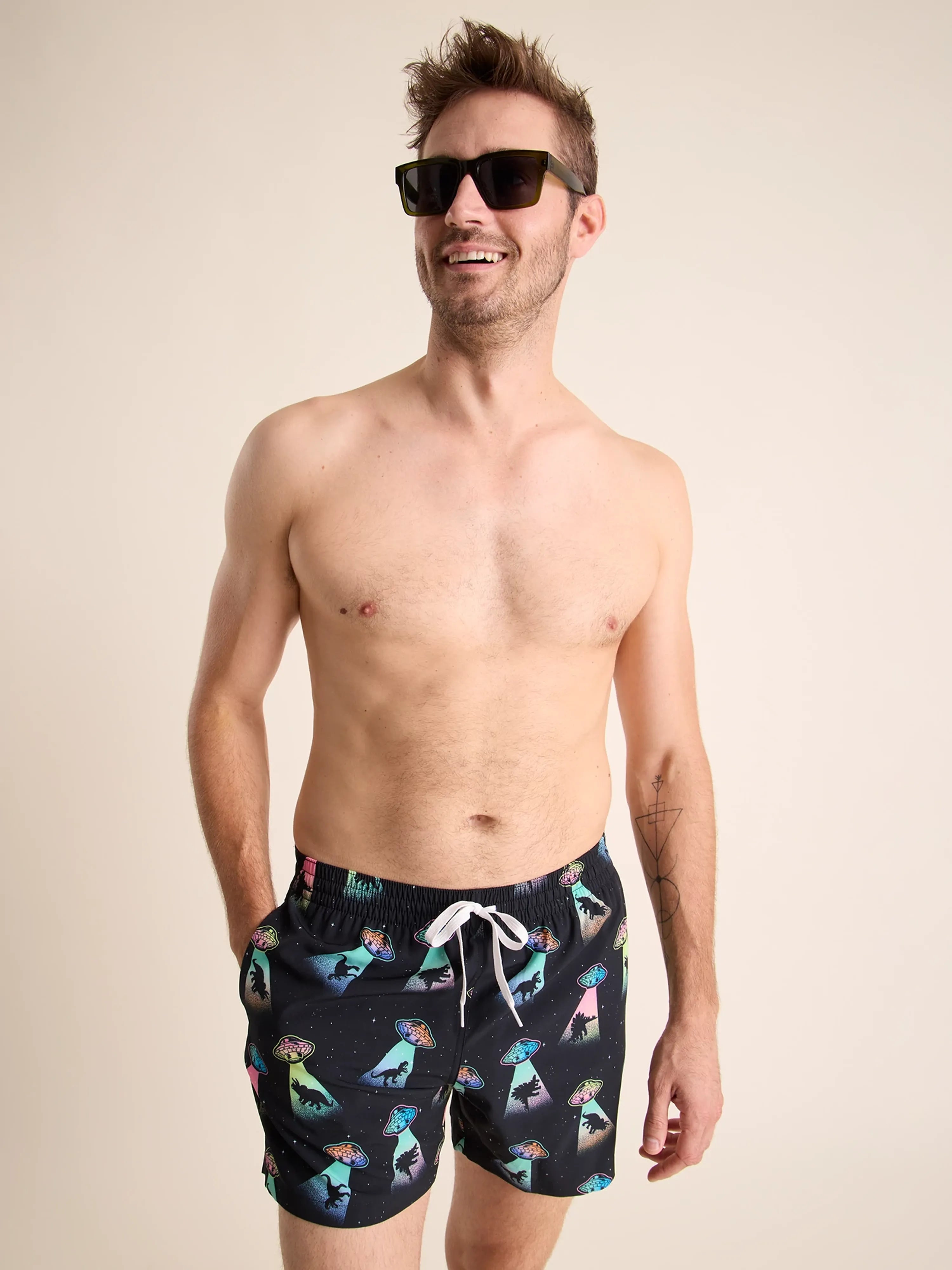 Chubbies 5.5-Inch The Beam Me Ups Swim Trunks - Black - Pattern Base (Plaids)